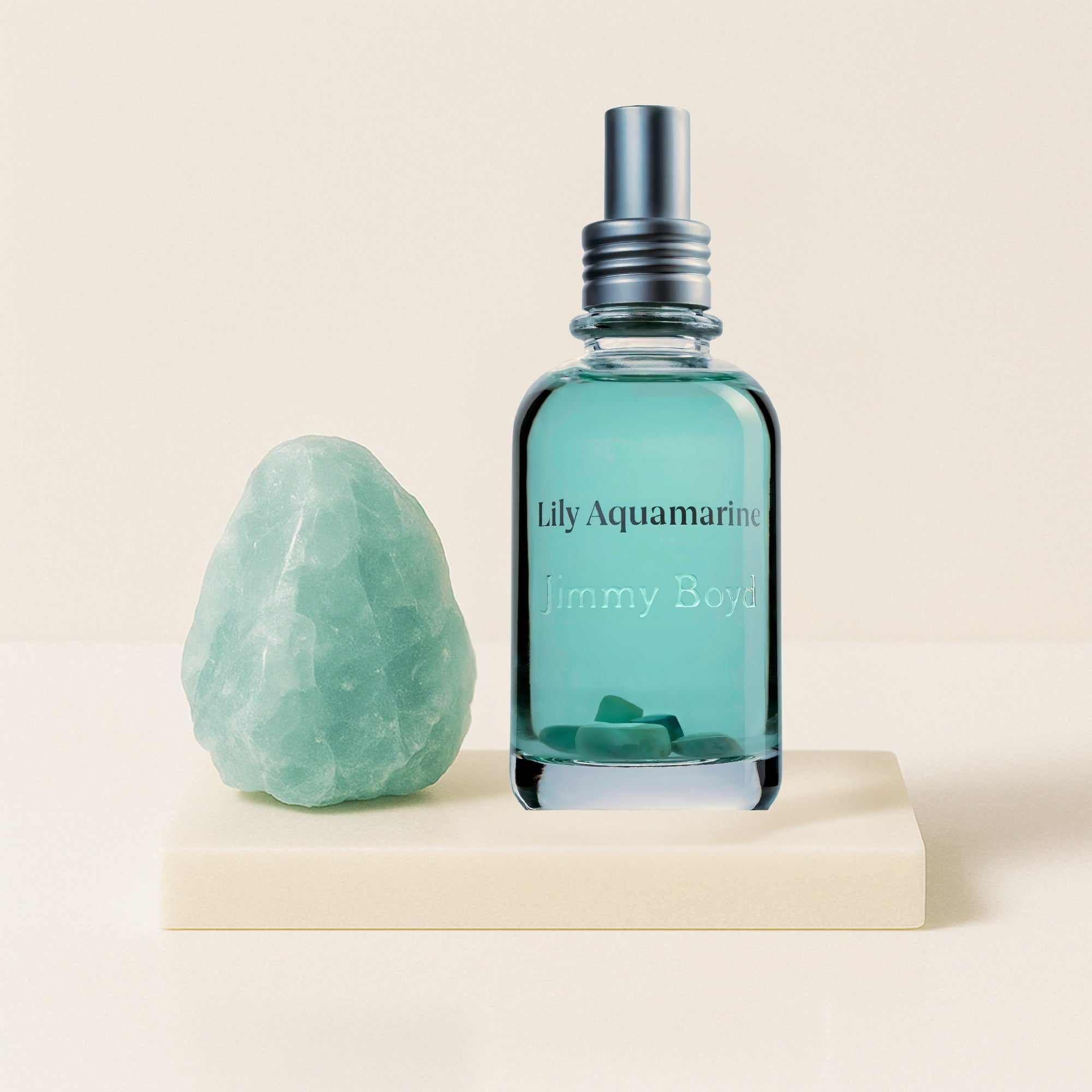 Botella de perfume orgánico Lily Aquamarine 100ml con diseño elegante